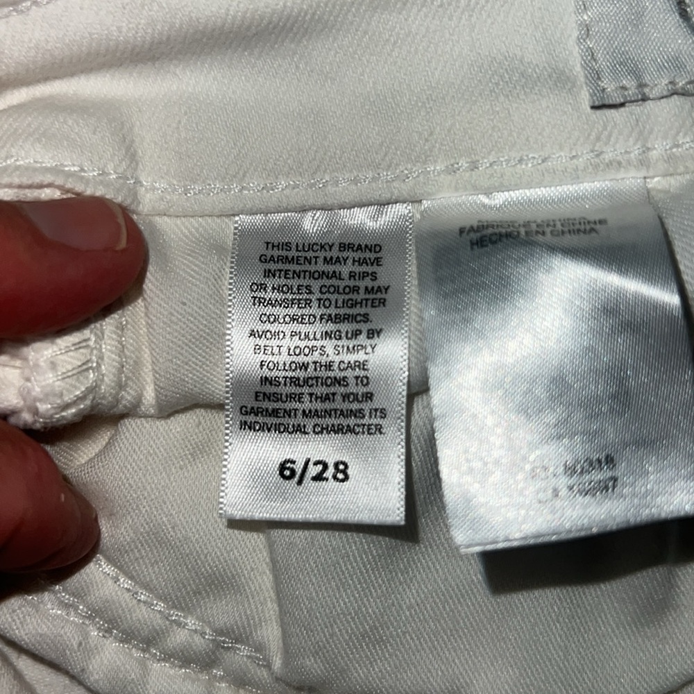 74.,Lucky brand white denim Mid Rise short “Ava” Sz. 6/28, 6”inseam, 9“rise, EUC - Picture 9 of 10
